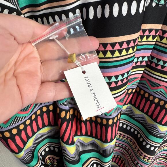 Live 4 Truth Size XL Colorful Lightweight Top NWT Abstract Extra Button - Picture 10 of 14